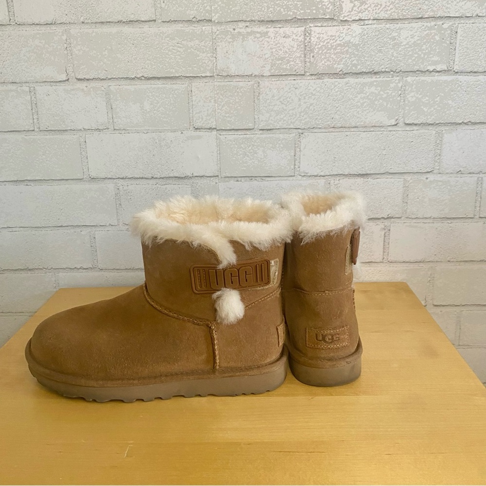 UGG BAILEY MINI LOGO STRAP BOOT sz 7